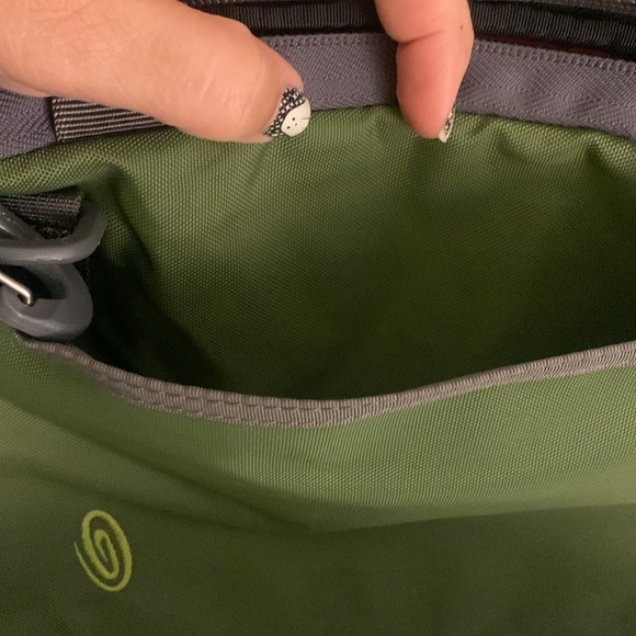 Timbuk2 green Padded Adjustable Strap Laptop Bag. 13x9.5x1 - Picture 5 of 9